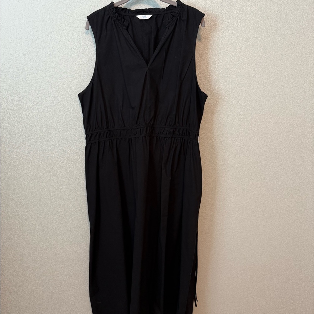 Time and Tru Black Sleeveless V-Neck Sheath Midi Dress